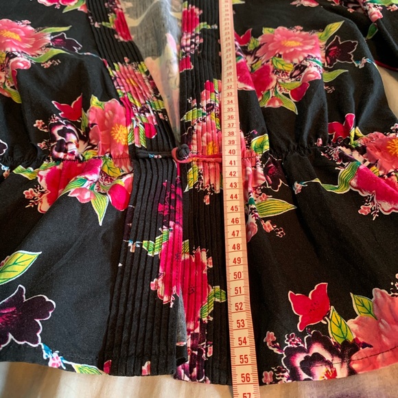 Unique fitted jacket with Chinoiserie details - Picture 8 of 9